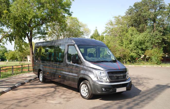 17 Seater Urbania Traveller