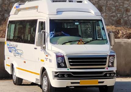 17 Seater Tempo Traveller